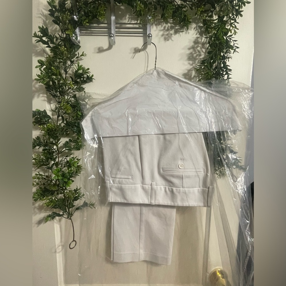 Express Elegant White Capris - Picture 10 of 10